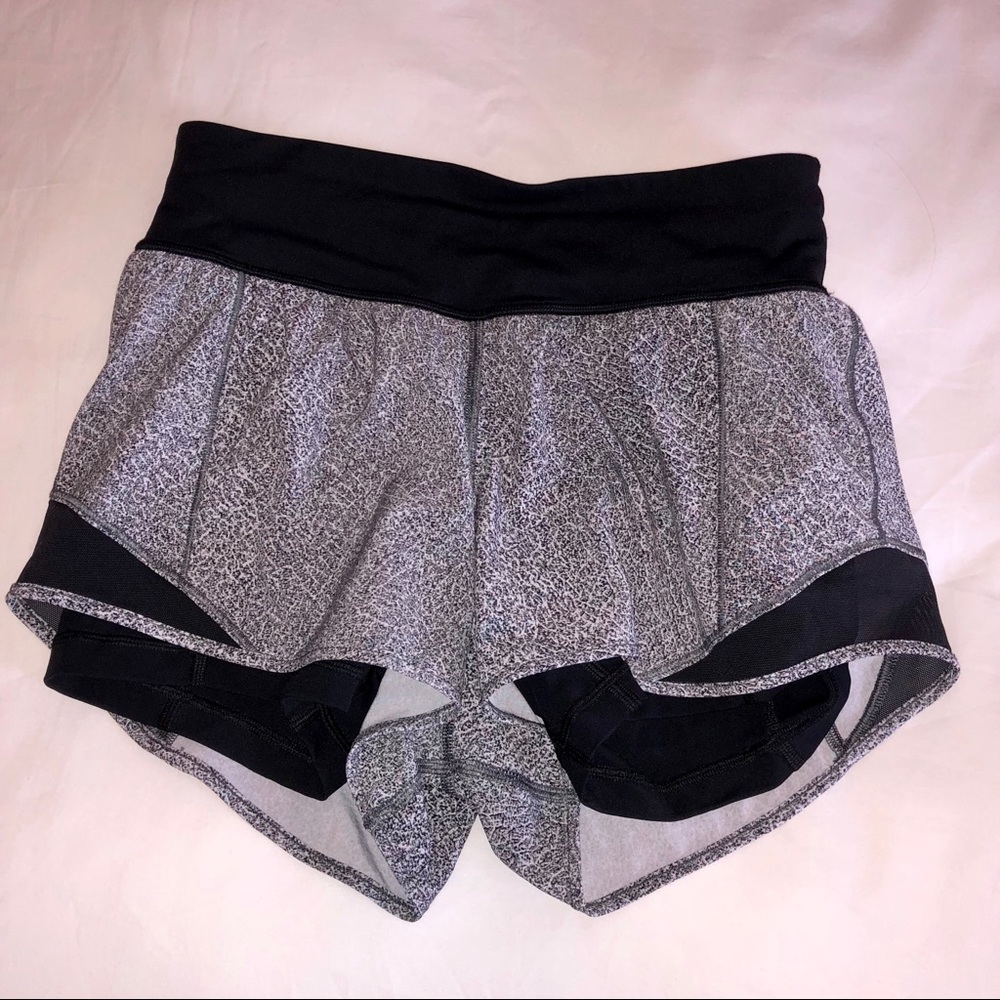 Lululemon B&W Shorts - Size 4